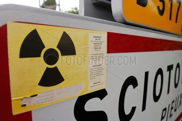Poster-Anti-Nuklear auf einem StraÃŸenschild Sciotot Frankreich