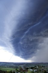 A threatening arcus was formed in front of the storm