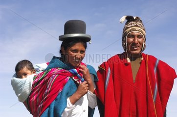 Paar Aymara und ihr Babysee Titicaca Bolivien