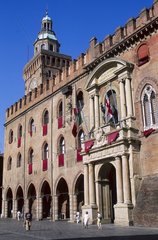 La grand place de Bologne avec le palais du Podestat