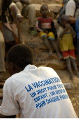 Dogon teenager and tee-shirt on the vaccination of the child