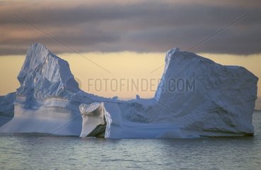 Eisberge auf der Antarktischen Halbinsel Sonnenuntergang