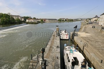 Pleasure boats crossing a tide gate on the Saône River Gray