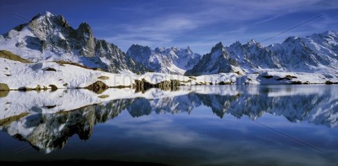 Der Mont Blanc Massiv vom Lake Chesery France