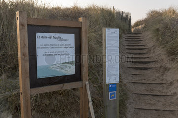 Public information panel about the preservation of the dune cord  winter  Wissant  France