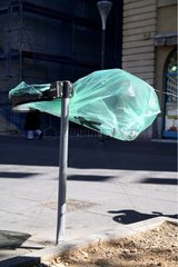 Leerer öffentlicher Mülleimer in Marseille Frankreich