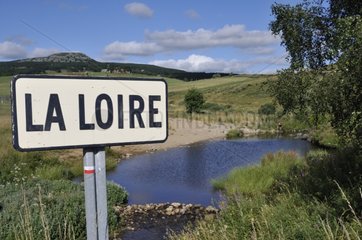 Der Loire River in der Nähe seiner Quelle in Upper Ardeche Frankreich