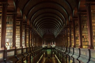 Irlande. Dublin. La célèbre bibliothèque de Trinity College.
