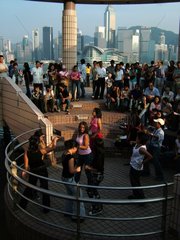 Hong Kong  les quais de Kowloon avec vue sur l'île de H