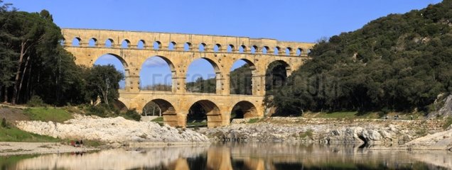 Südseite des Pont du Gard Frankreich