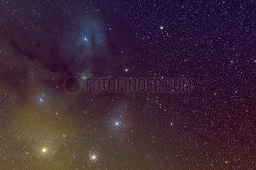 Nébulosités colorées près d'Antarès dans le Scorpion
