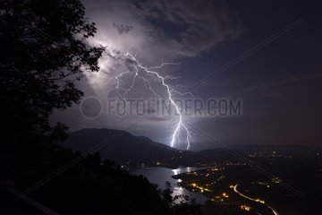 Thunderbolt extracloud near Lake Aiguebelette - France