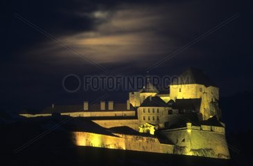Nachtbeleuchtung auf dem Fort de Joux Pontarlier Frankreich