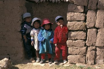 Kinder an einer Wand Cuzco Region Peru