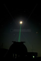 Tir au rayon laser sur la Lune pour mesure Provence France