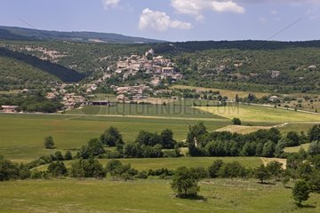 Dorf Simiane-La-Rotone Haute-Provence Frankreich