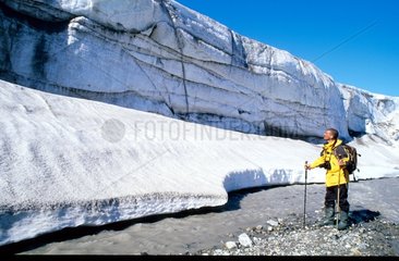 Inspection des crevasses d'un front de glacier par Pierre