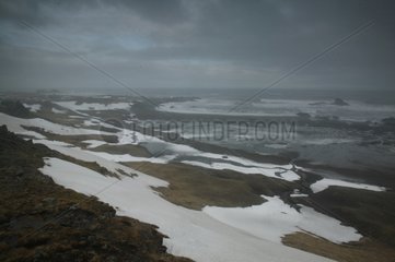 Küste mit Schnee im Winter Island bedeckt