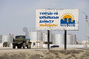 Ölablagerung in der Steppe des westlichen Kasachstans