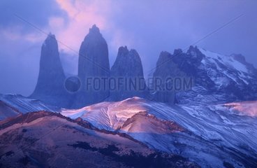 Lever de soleil sur le Parc National Torres del Paine Chili