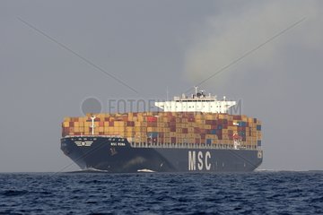 Containerschiff in der Straße von Gibraltar