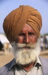 Radjastan  Sikh avec un turban marron.