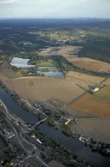 Rivière Oise et sablières aménagées à Précy-sur-Oise France