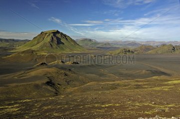 Palagonitenberge auf schwarzem Aschengebiet in SÃ¼d -Island