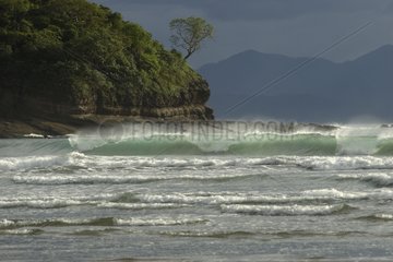 Wellen am Ufer des El Coco Ocean Park Nicaragua