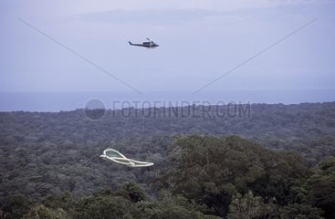 Helicopter carrying the blimp-borne inflatable raft Panama