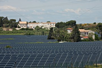 Paneele des Photovoltaik -Solarkraftwerks in Narbonne