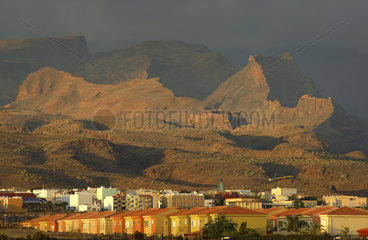 Gran Canaria  Playa del Ingles and the mountains and ravines inland