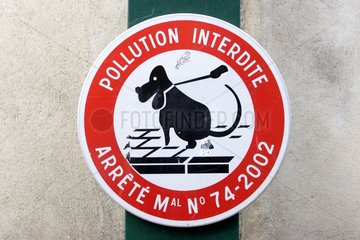 Billboard verbietet die Umweltverschmutzung durch Hundekot Frankreich