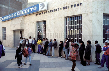 Peru  People waiting in line outside of the bank  banco de credito.