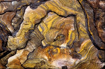 Oxydations Mineralien im Sandstein in einer alten Mine