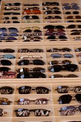 Sonnenbrillen zum Verkauf auf dem Provence France Market