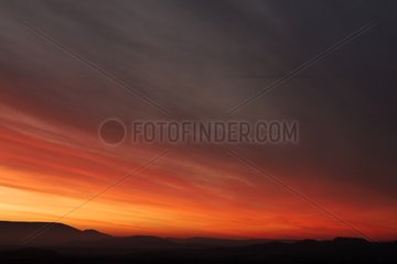 Sonnenaufgang über dem Luberon Frankreich