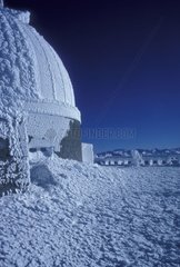 Astronomische Kuppel bedeckt mit Eisbild du Midi Frankreich