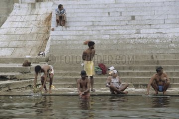 Waschung und Reinigung im Ganges Indien