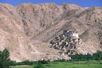 Dorf und Kloster Chemrey in Montagne Indien