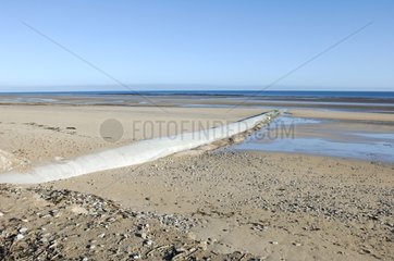 RÃ¶hrchen mit Sand an einem Strandgrau-sur-mer-Frankreich gefÃ¼llt