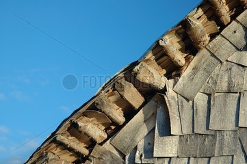 Russian traditonnelle construction with tiles out of wooden