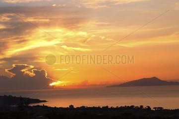 Sonnenuntergang in der Bucht von Neapel Italien