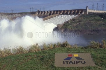 Barrage d'Itaipu entre le Brésil et le Paraguay