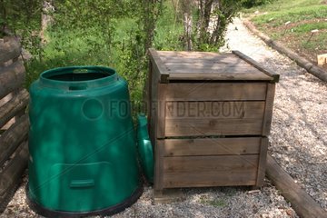 Compost container traditional wood and plastic France