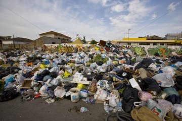 Müllhaufen in den Vororten Italien in Neapel