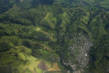 Luftaufnahme einer Stadt und Kulturen Ecuador