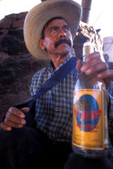 Pequeno produtor de tequila  f__brica El Columpio  Cidade de Tequila.