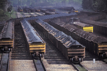 Mining. Transportation of iron ore for exportation. Tubarao Harbour. City: Vitoria  State: Espirito Santo  Brazil. Railway wagons  railway cars  load  cargo  freight  trains.