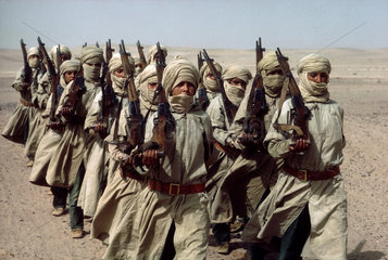 WEST SAHARA : Polisario. Training of female fighters in the desert.